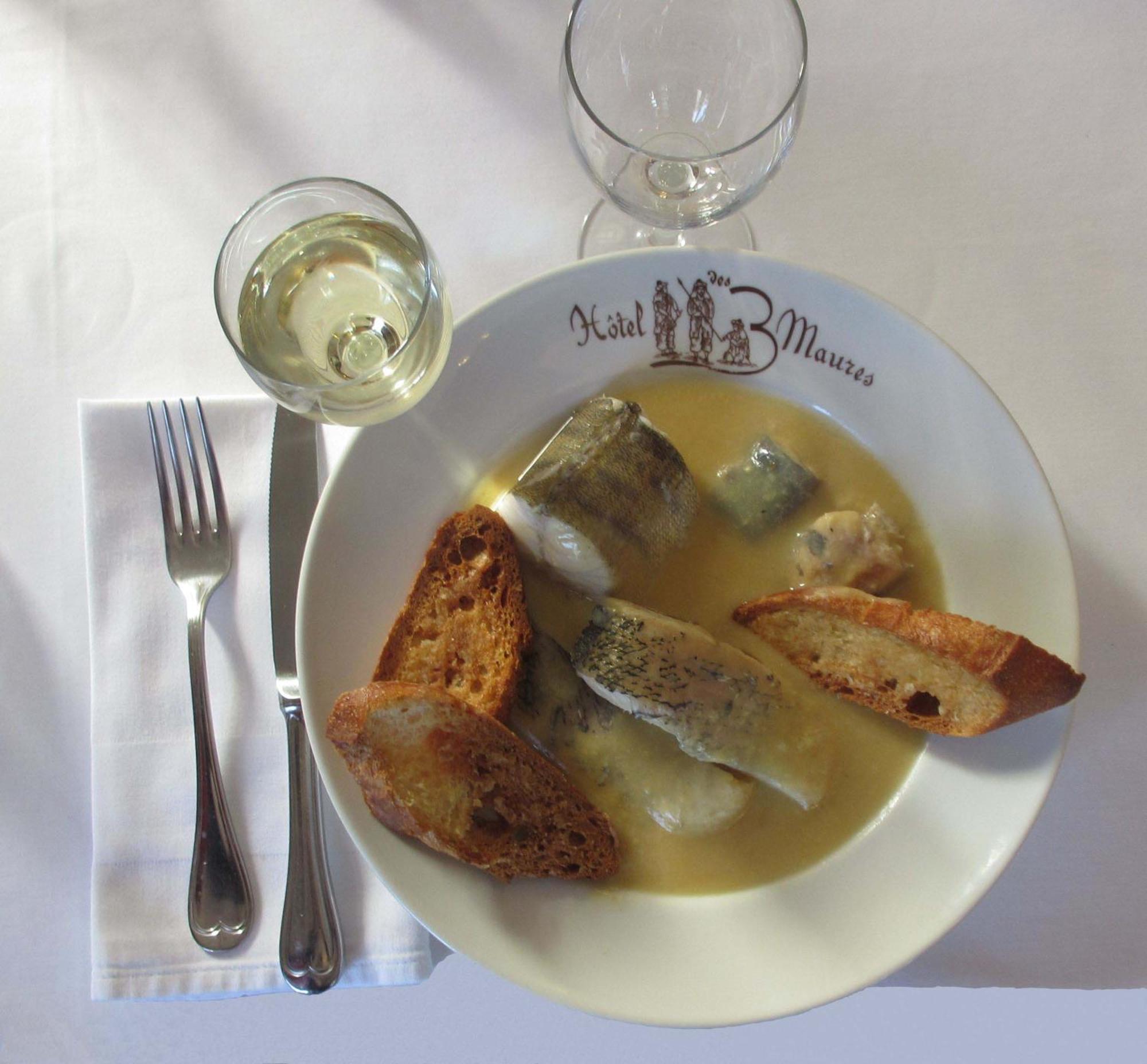 Hotel-Restaurant Les Trois Maures Verdun-sur-le-Doubs Eksteriør billede